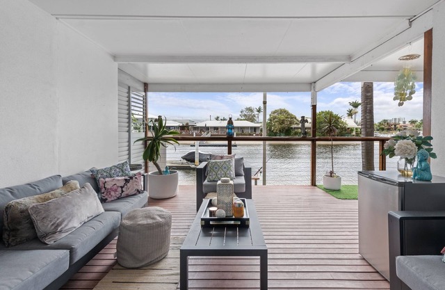 Modern Mooloolaba Escape with Front Deck