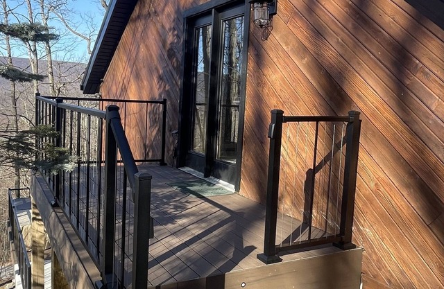 Modern Mountainside Retreat with Hot Tub, Wifi, Kitchen, & Scenic Views