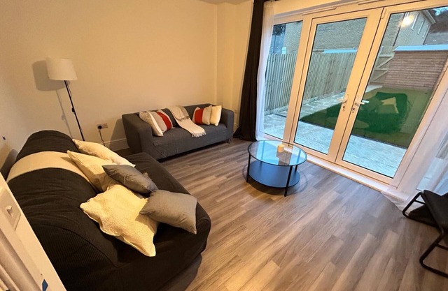 Modern Newly home with built 5 beds , 5 minutes from Ebbsfleet international!