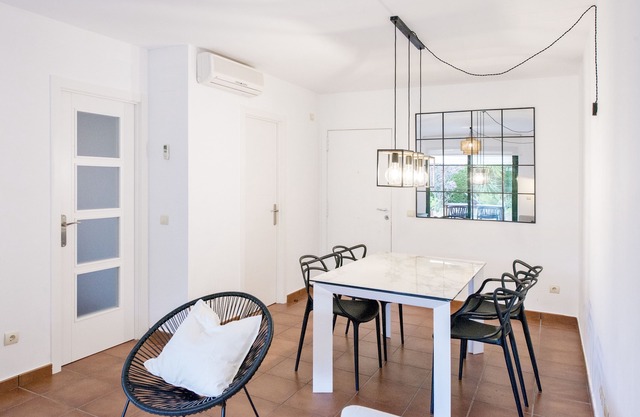 Modern Oasis by the sea. Luxurious urb with pool