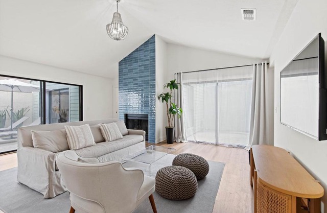 Modern Pool House - Pet Friendly