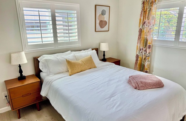 Modern Private Guesthouse - Full Kitchen & Laundry