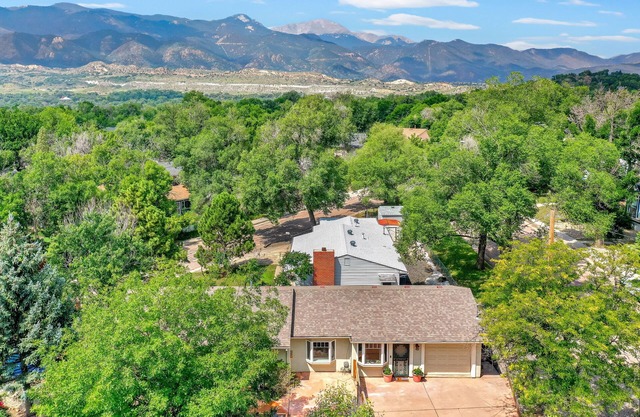 Modern Private Suite - Walkable Central Location