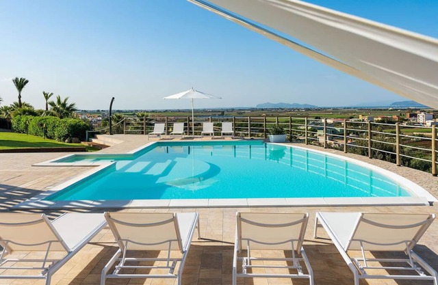 Modern private villa near restaurant