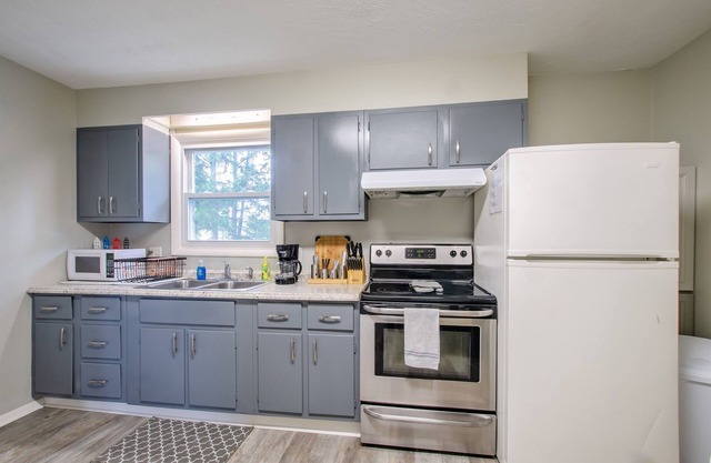 Modern ranch style home - Pets welcome -FAST WiFi -