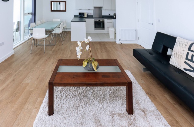 Modern riverfront 3 bedroom apartment Ref:0130