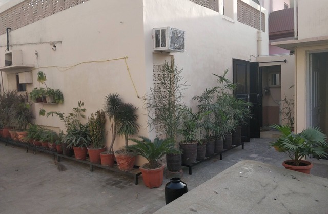modern room just 10 minute walk from golden temple for families