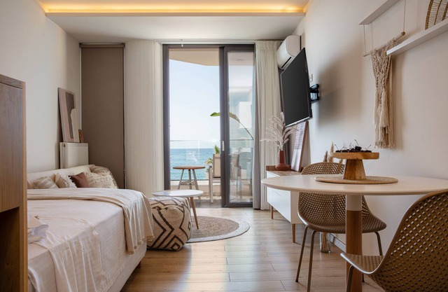 Modern SeaView Studio