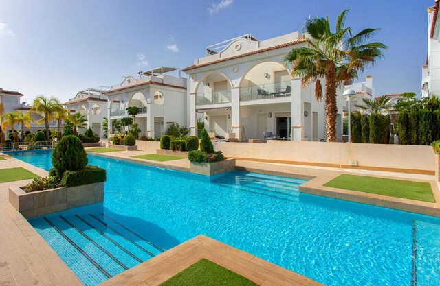 MODERN SEMI-DETACHED HOLIDAY HOME IN GATED COMMUNITY