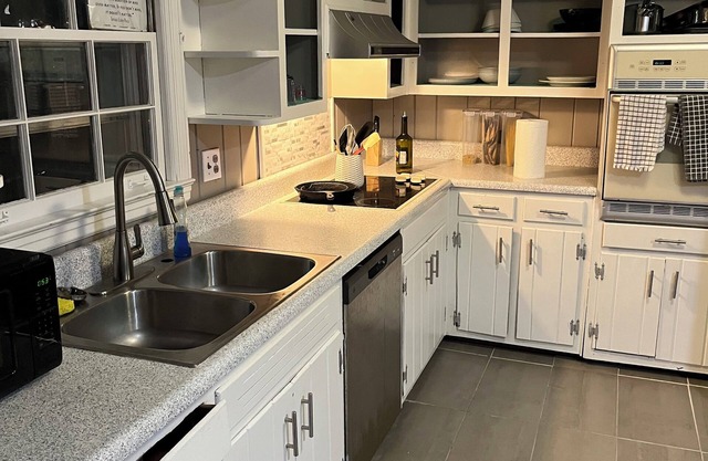 Modern South Oasis Close To Everything Atlanta Has To Offer n