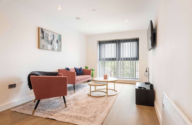 Modern & Spacious 1 Bedroom Apartment in Leeds