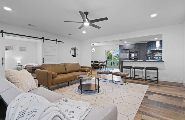 Modern Spacious min to Downtown/Domain *King Bed*