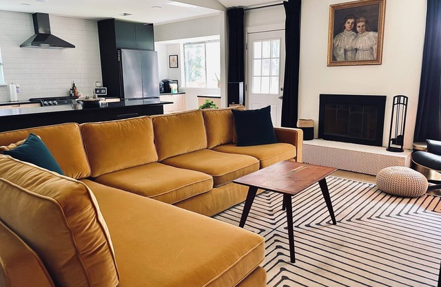 Modern stay in a centrally-located home 10 minutes to Downtown and East Austin