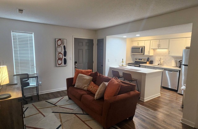 MODERN STUDIO - 2 BEDS - CLOSE TO DWNTWN!