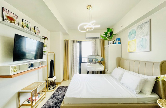 Modern Studio Hideaway Near City Spots