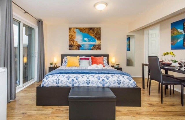 Modern Studio w King Bed - Central Ottawa