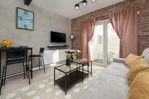 Modern Studios Wróblewskiego with Balcony and Free Parking by Noclegi Renters