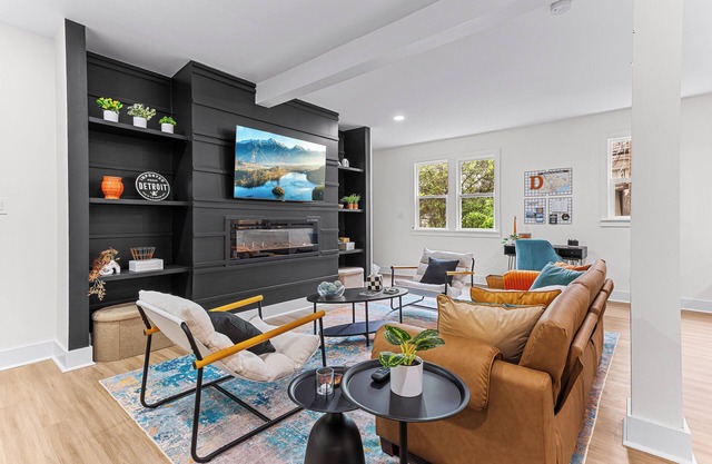 Modern & Stylish 4BR Home - Near Detroit Downtown - Sleeps 10 - Pet-Friendly