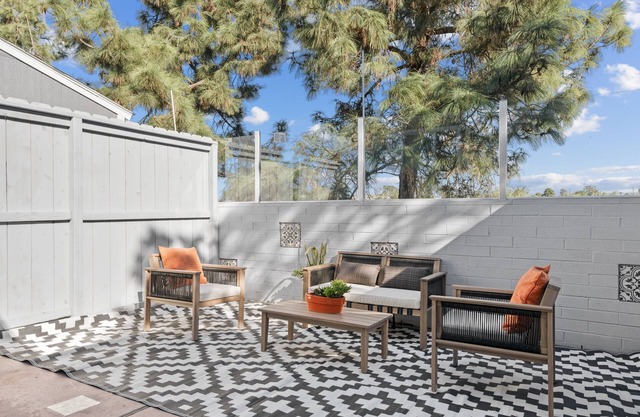 Modern & Stylish Urban Cottage in desirableTalmadge Neighborhood