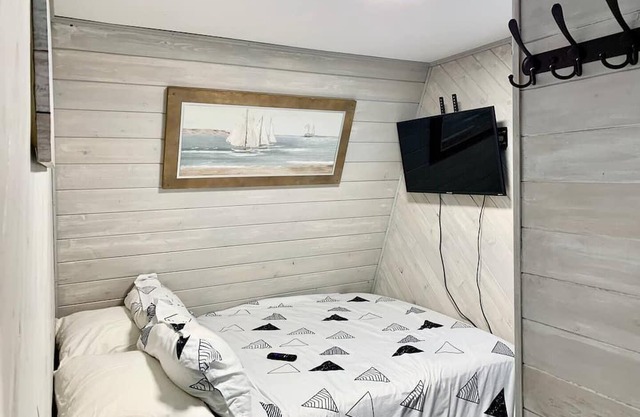 Modern Tiny Home on the Lake