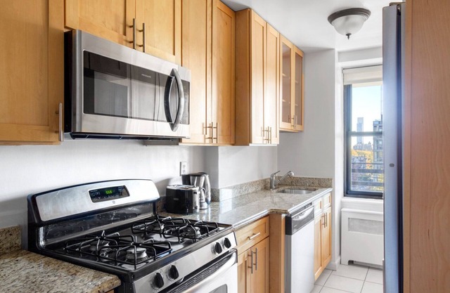 Modern UWS 2BR w/Elevator, Doorman & Gym, nr Central Park, by Blueground