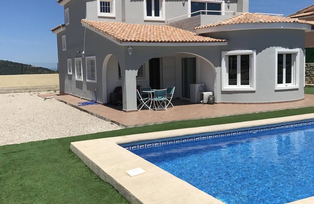 Modern Villa with great views, south facing with swimming Pool AC and fibre