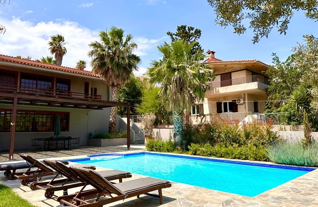 Modern Villa with Private Pool - 30' from the Athens International Airport