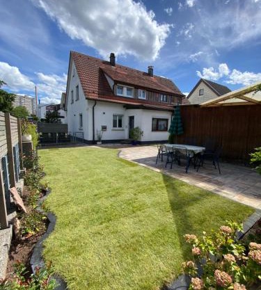Modernes Ferienhaus mit Kochinsel, Garten, 2 Parkplätze inkl, 4-8 Pers