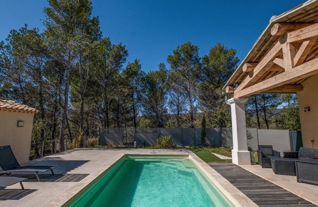 Modernes Haus mit Pool im Herzen des Luberon 415 SAT