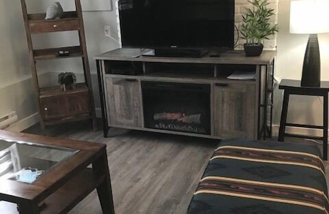 Modernized 1 Bedroom suite close to downtown Sidney