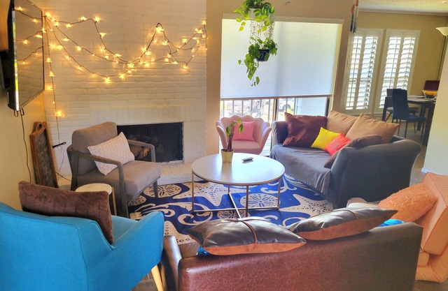 Momo's cozy home 2BR/2BA with pool
