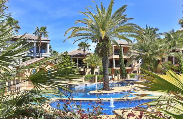 Monaco - Easy beach access dogs welcome gated community large pool