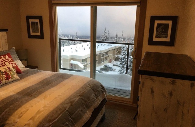 Monashee Inn. @ Big White.