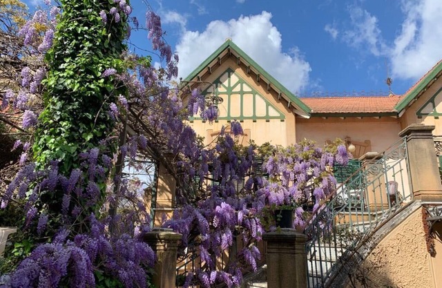 Mondello Beach just 90 meters from the sea. Apartment in a Liberty style villa
