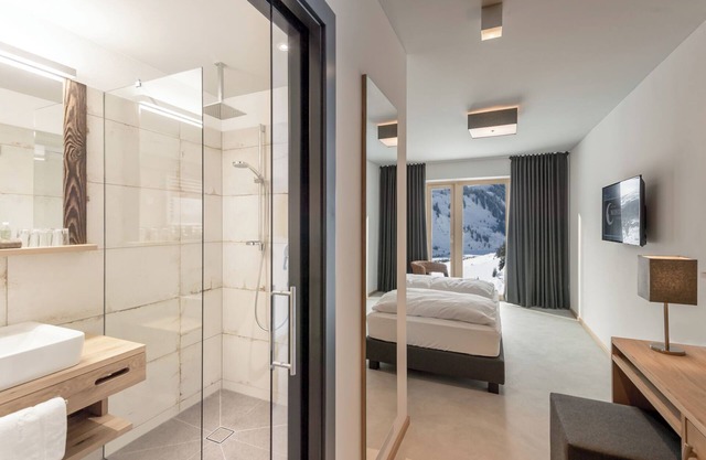 Mondschein Hotel and Chalet