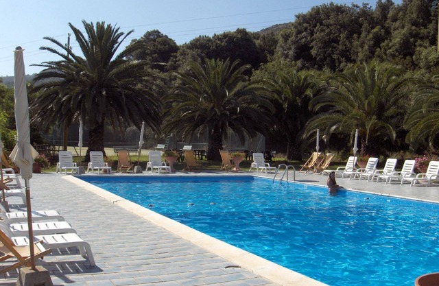 Monolocale in complesso condominiale con uso di piscina.