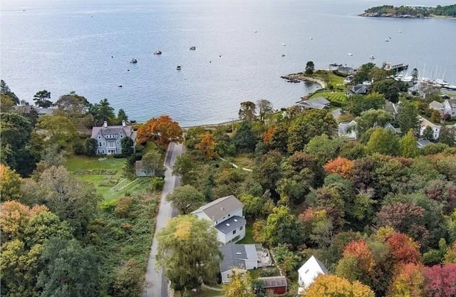 Month of August Available! Walk to Nahant beaches - dog friendly