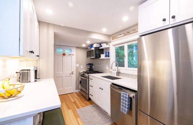 Monthly Summer Rental - Newly Renovated Bungalow Steps to the Beach