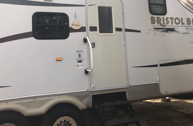 Monthly, Weekly, Nightly Rate-Lovely RV in Rustic Surroundings Texas Renaissance