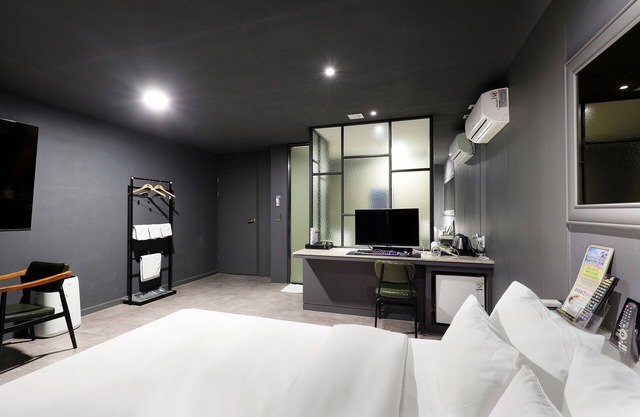 MOON HOTEL