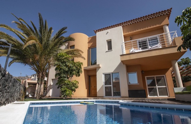 Moon Villa Los Gigantes