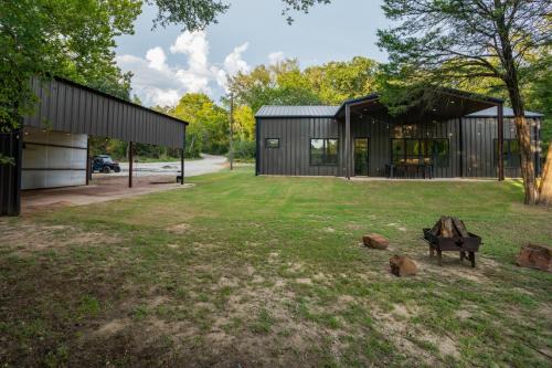 Moonlight Oaks Retreat