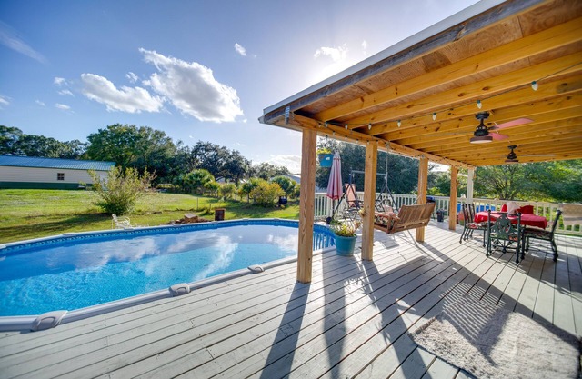 Moore Haven Getaway w/Deck & Private Pool