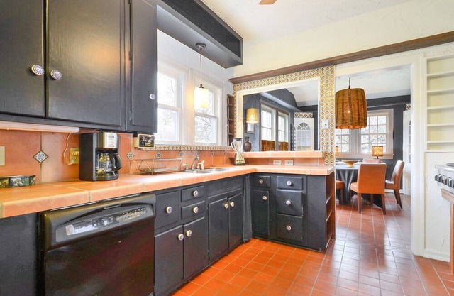 Moroccan-Inspired Retreat in SoLa -- Walk to Downtown Sleeps 6