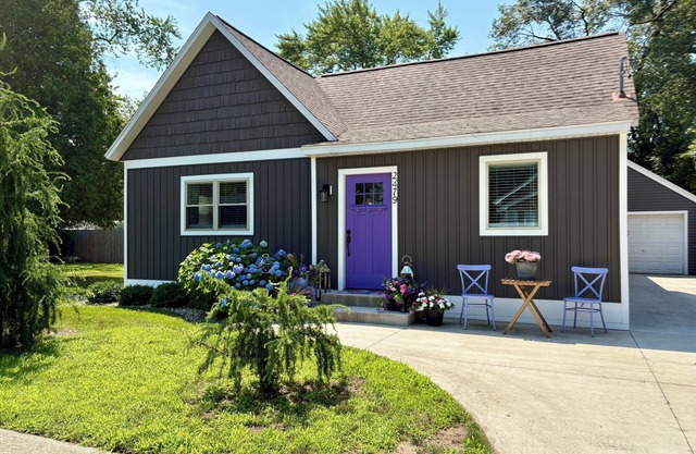 Morton 1 –Fall Colors are coming, Game Room Fun, Fenced Yard – Dogs Welcome!