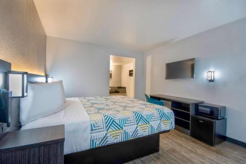 Motel 6-Albuquerque, NM - Carlisle