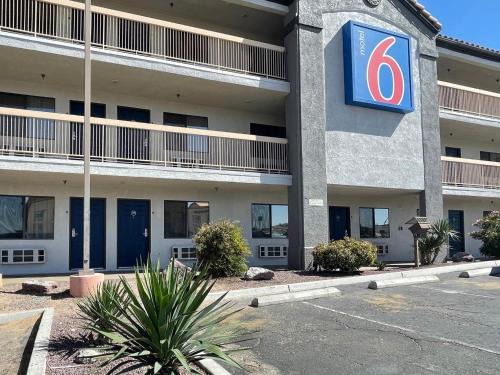Motel 6 Barstow, CA I15 and Lenwood Road
