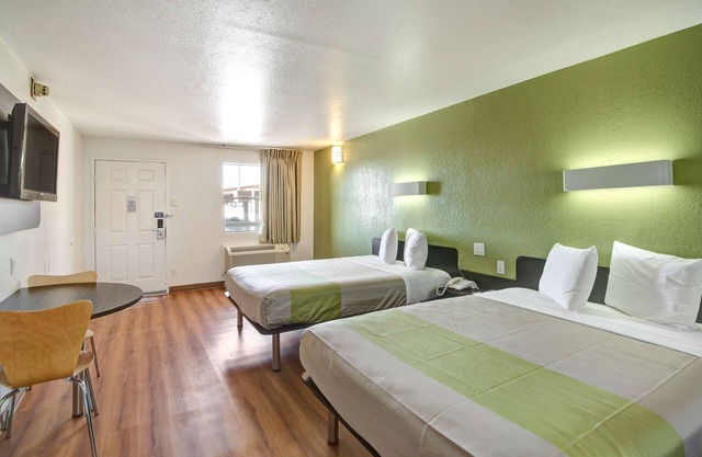 Motel 6 Dallas, TX - Forest Lane