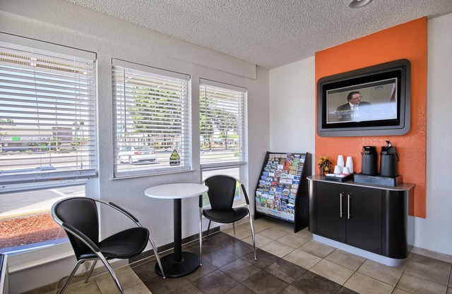 Motel 6 Fresno, CA - Blackstone South