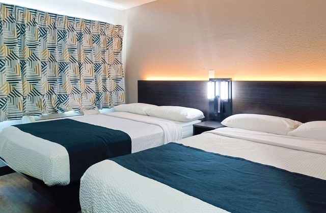 Motel 6 Fresno, CA - Blackstone North